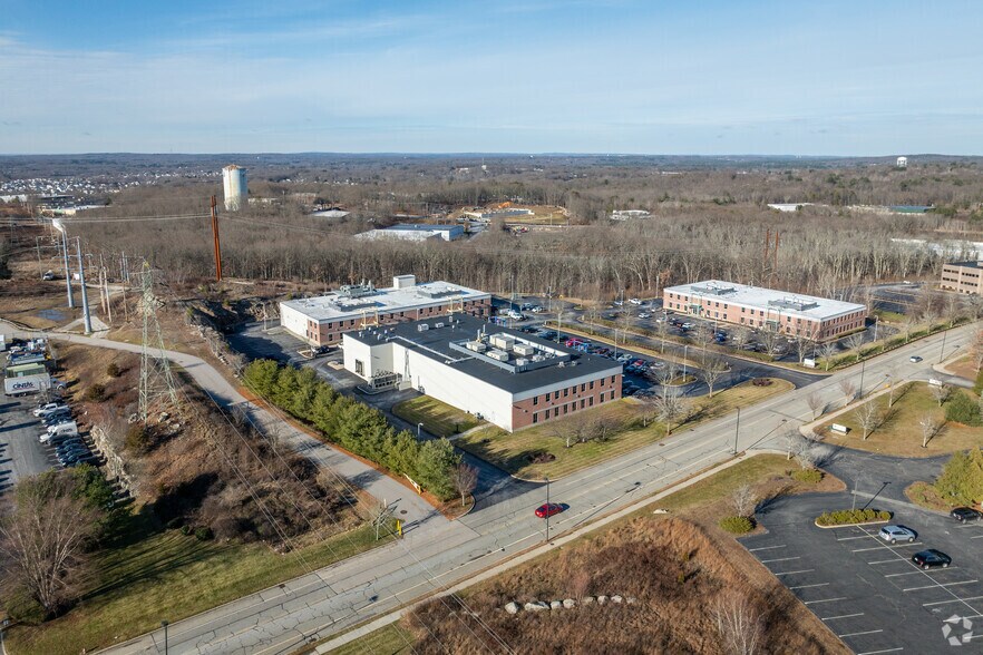 900 Highland Corporate Dr, Cumberland, RI à vendre - Aérien - Image 3 de 4