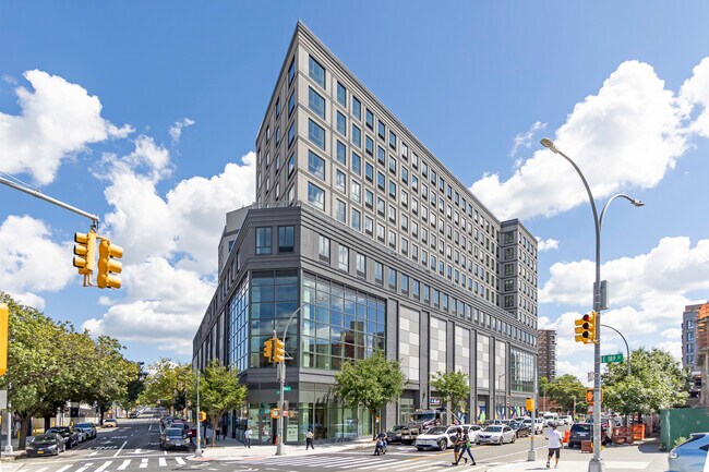 Plus de détails pour 4720 3rd Ave, Bronx, NY - Commerce de détail à louer