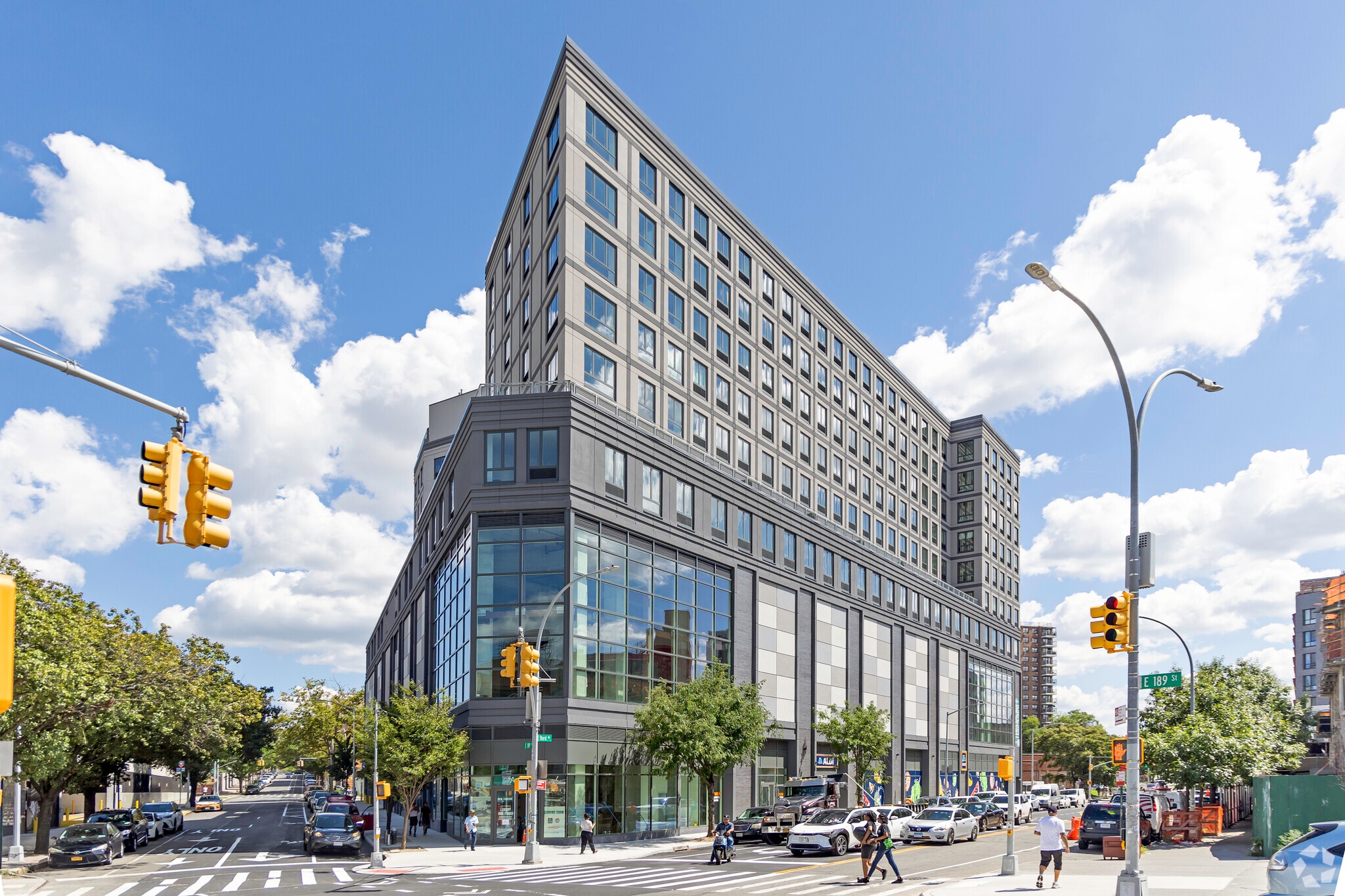 448 E 189th St, Bronx, NY for lease Primary Photo- Image 1 of 37