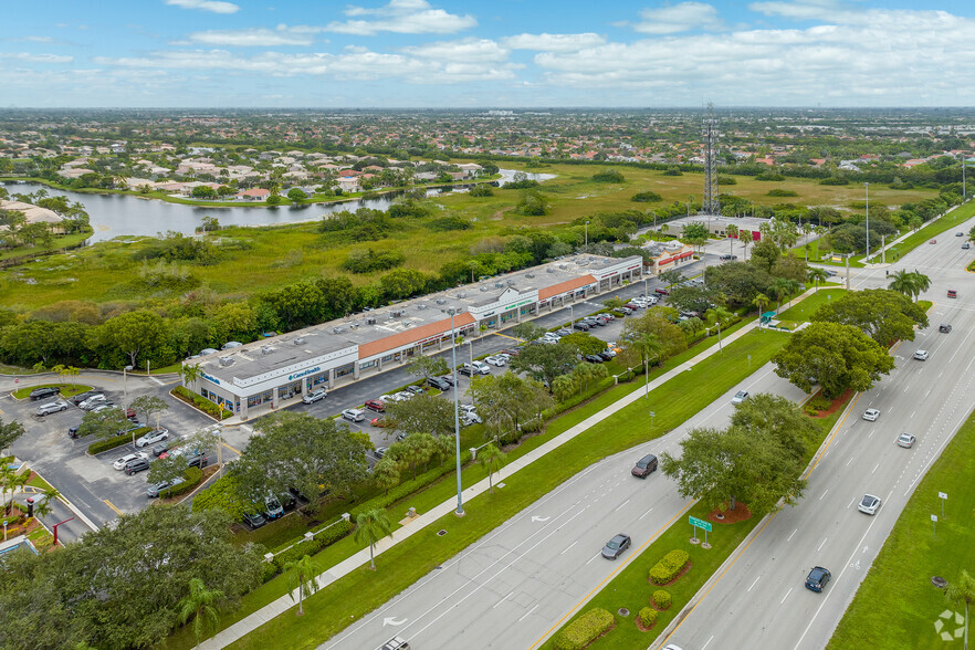 17007-17061 Pines Blvd, Pembroke Pines, FL for lease - Primary Photo - Image 1 of 5