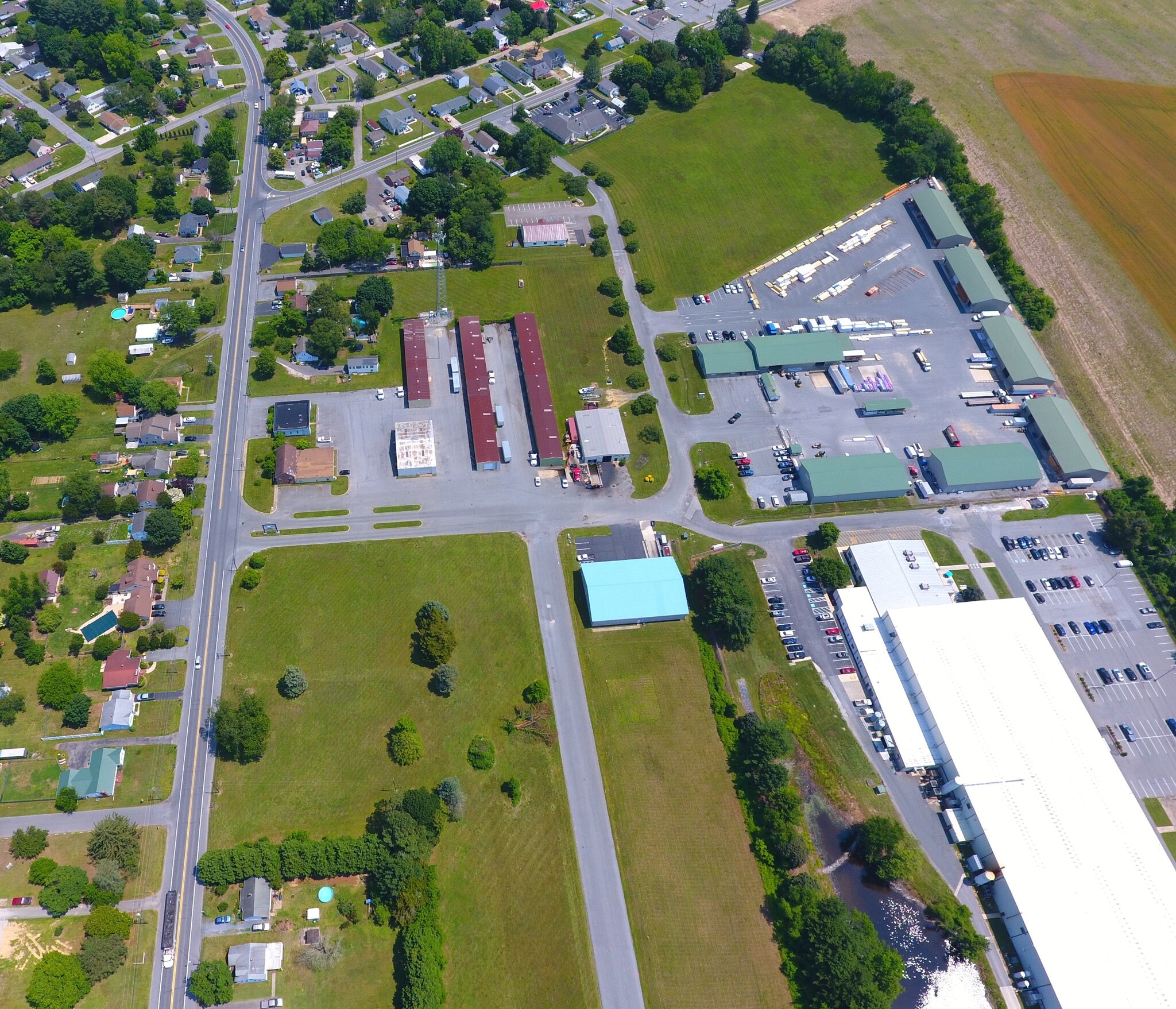 Vepco Park portefeuille de 24 propriétés à vendre sur LoopNet.ca Photo du bâtiment- Image 1 de 8