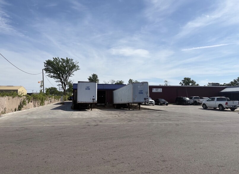 720 New Haven Ave, Aurora, IL for lease - Building Photo - Image 3 of 8