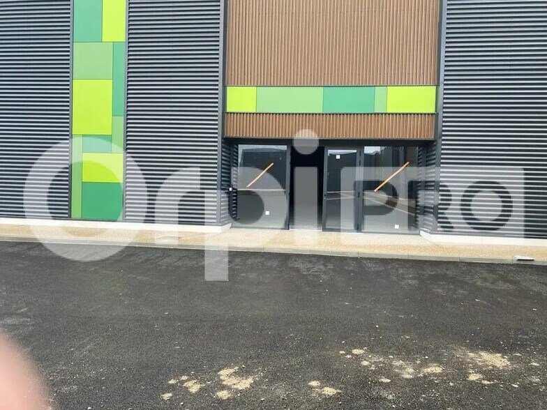 Retail in Anse for lease - Building Photo - Image 3 of 4