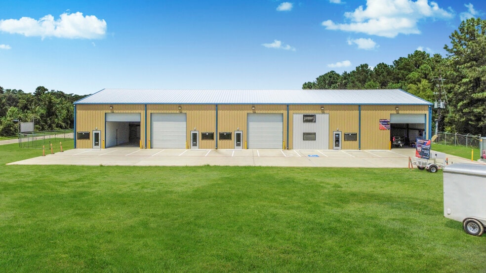 31588 Industrial Park Dr, Pinehurst, TX à louer - Photo principale - Image 1 de 25