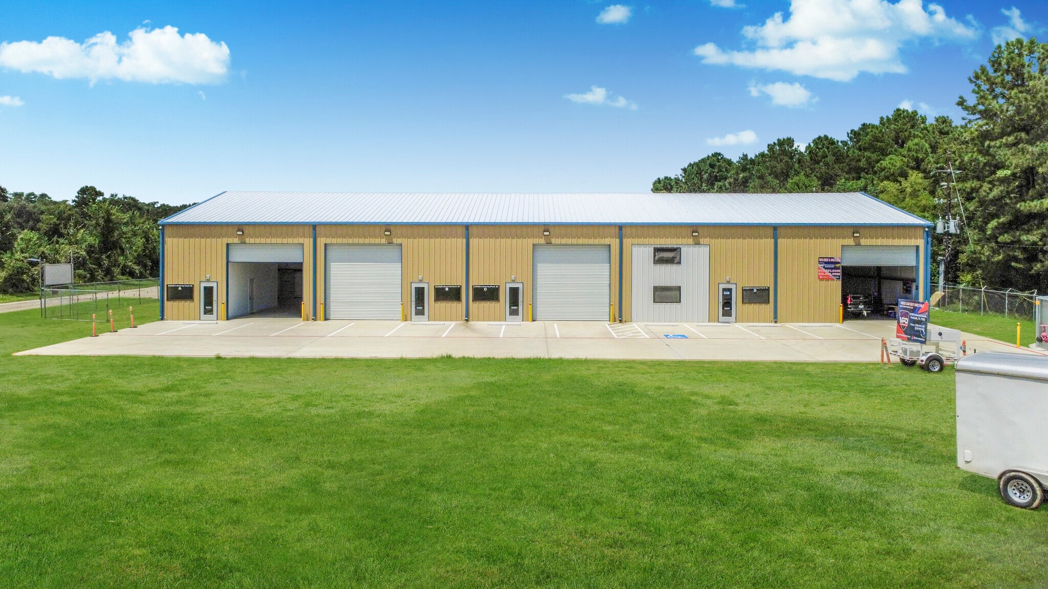 31588 Industrial Park Dr, Pinehurst, TX for lease Primary Photo- Image 1 of 26