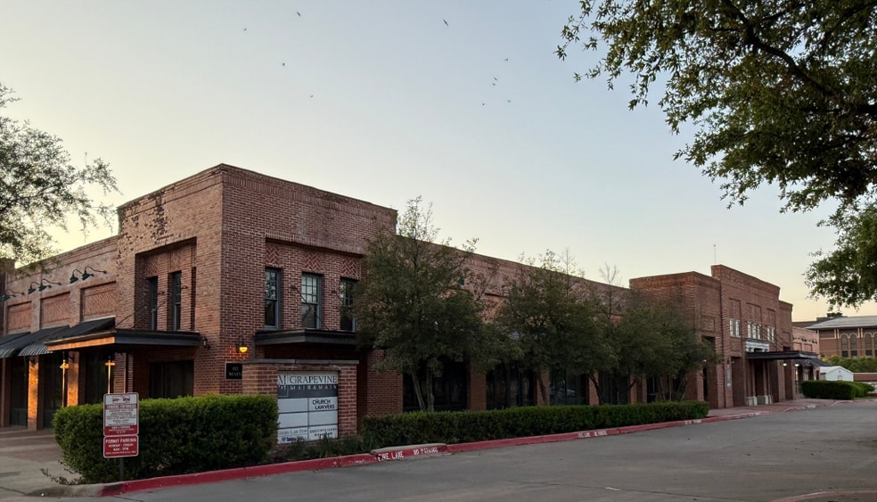 611 S Main St, Grapevine, TX à louer - Photo du bâtiment - Image 3 de 7