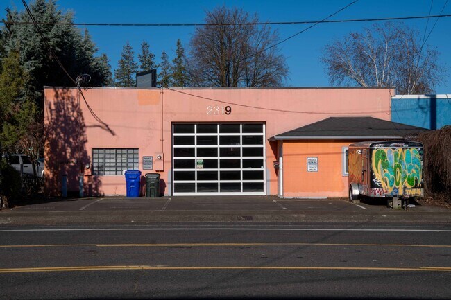 More details for 2319 NE Glisan St, Portland, OR - Retail for Sale