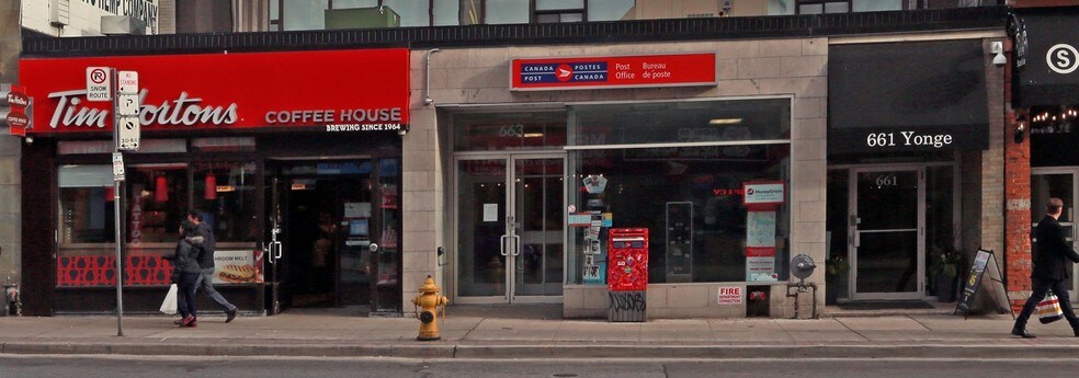 661 Yonge St, Toronto, ON à louer - Photo du bâtiment - Image 3 de 6