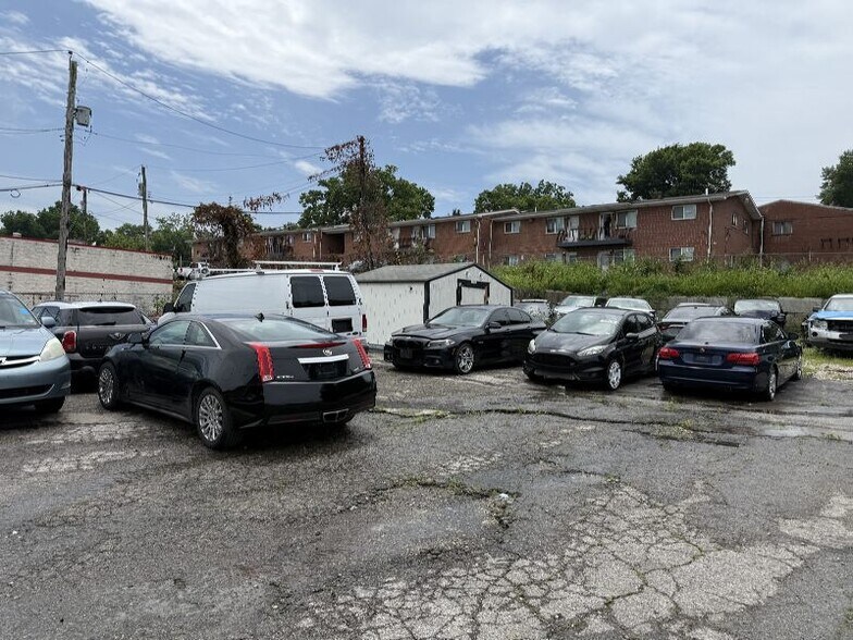 8833 N Broadway, Saint Louis, MO à vendre - Photo du bâtiment - Image 2 de 5