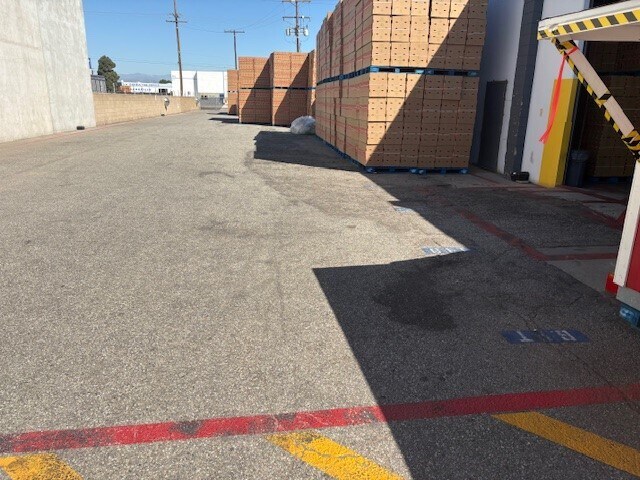 1115 Mercantile St, Oxnard, CA for lease - Building Photo - Image 2 of 8