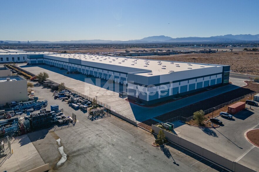 2880 Simmons St, North Las Vegas, NV à louer - Photo du bâtiment - Image 3 de 6