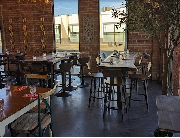 10914 105th Ave NW, Edmonton, AB à louer - Photo du bâtiment - Image 2 de 5