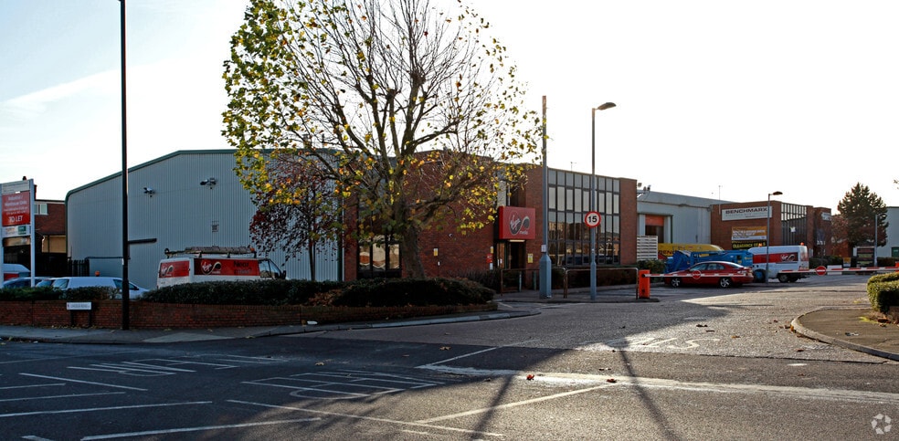Lincoln Rd, Enfield for lease - Building Photo - Image 2 of 3