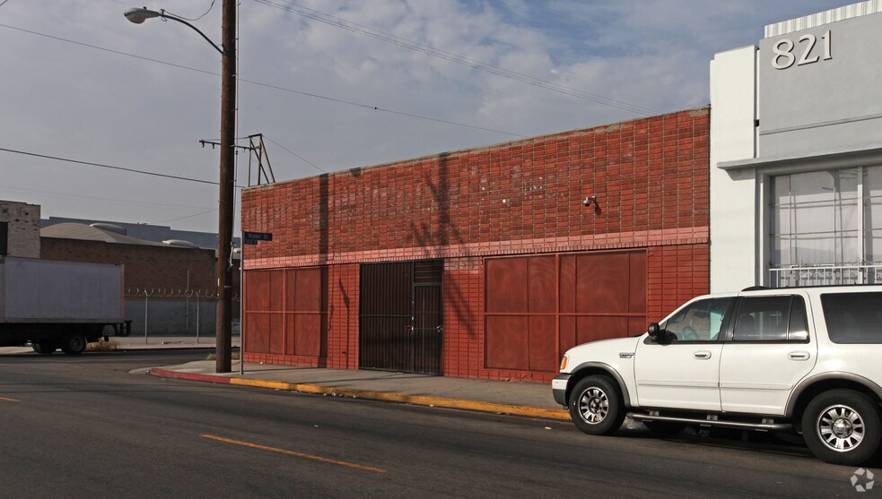 823 Mateo St, Los Angeles, CA à louer - Photo du bâtiment - Image 2 de 2