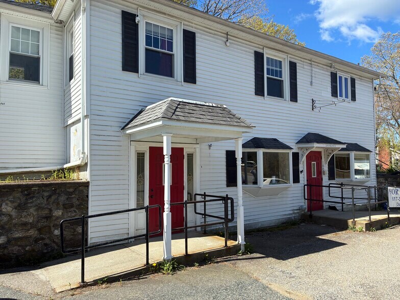100 Worcester Rd, Charlton, MA à louer - Photo principale - Image 1 de 1