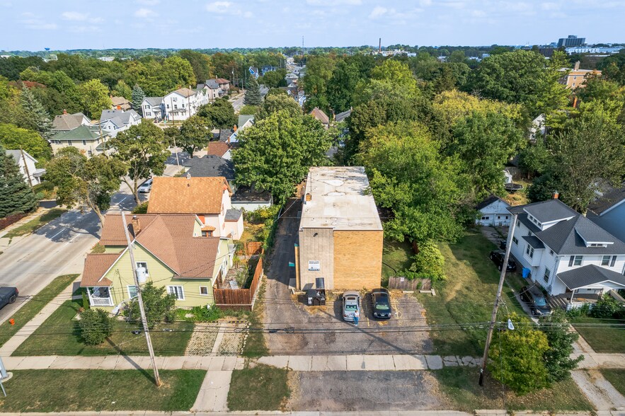 826 N Walnut St, Lansing, MI à vendre - Photo du bâtiment - Image 2 de 12