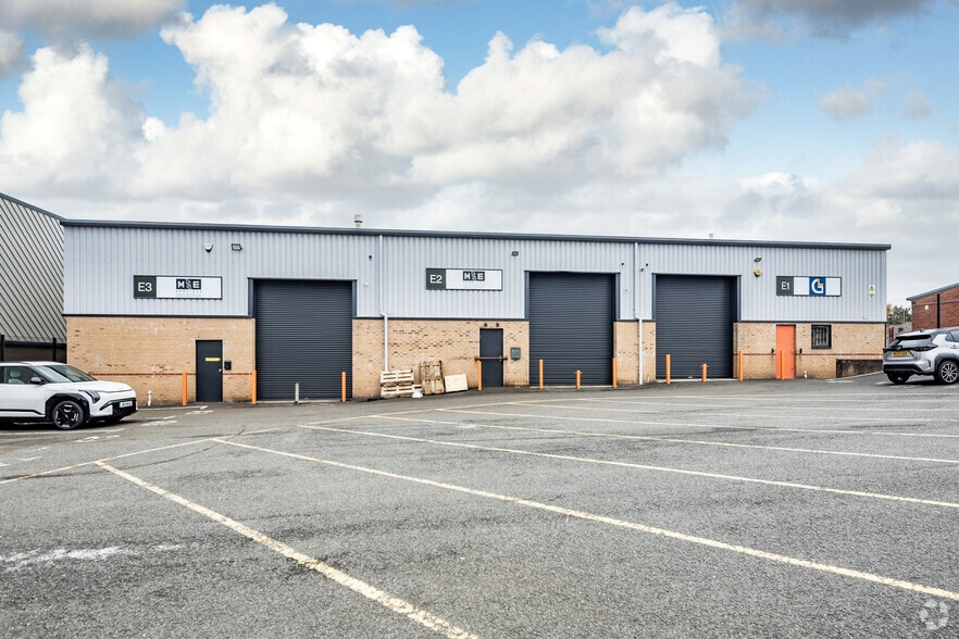 Hanson Clos, Manchester for lease - Building Photo - Image 2 of 2