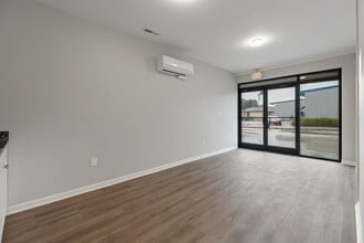 8100 Memorial Pky SW, Huntsville, AL for lease Interior Photo- Image 2 of 8