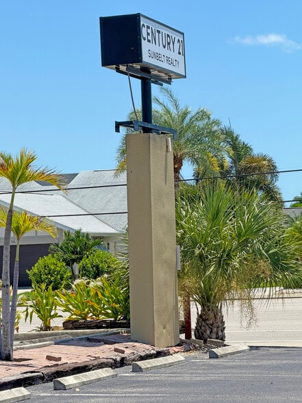 725 Cape Coral Pky W, Cape Coral, FL for sale - Building Photo - Image 3 of 8
