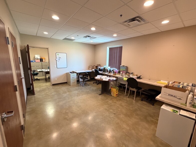 8905 F St, Omaha, NE for lease - Building Photo - Image 3 of 10
