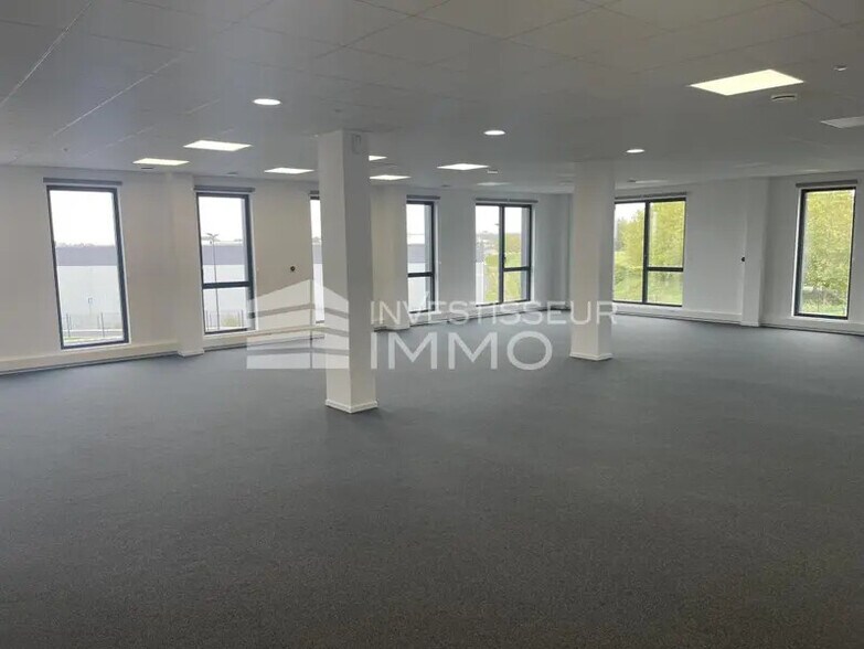 Flex in Miramas for lease - Interior Photo - Image 3 of 5