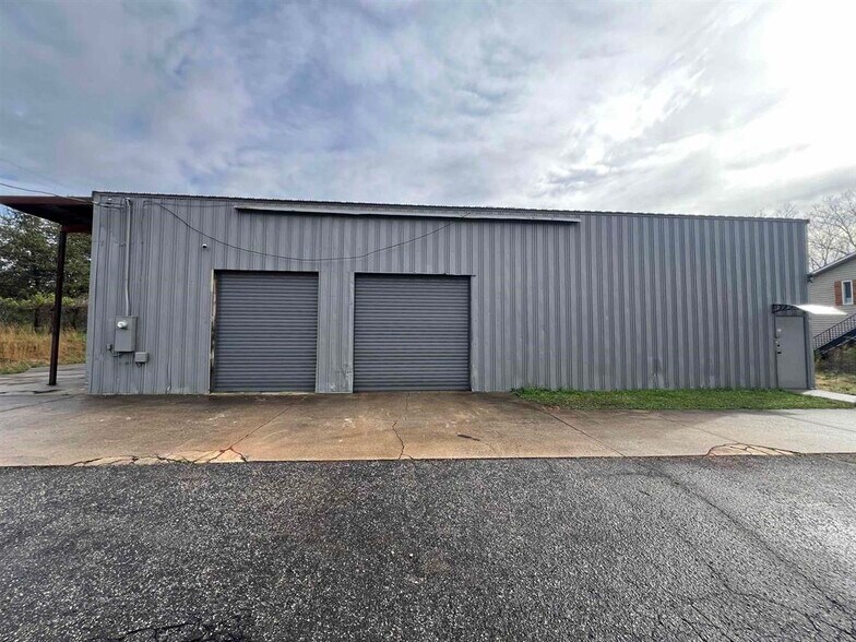 14 Lake Dr, Inman, SC à louer - Photo du bâtiment - Image 3 de 12