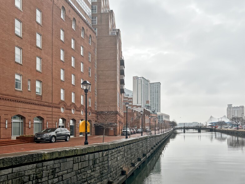 729 E Pratt, Baltimore, MD à louer - Photo du bâtiment - Image 3 de 11