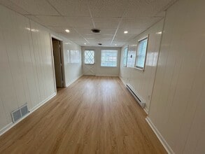 580 Maple Ave, Barrington, RI à louer Photo intérieure- Image 2 de 6