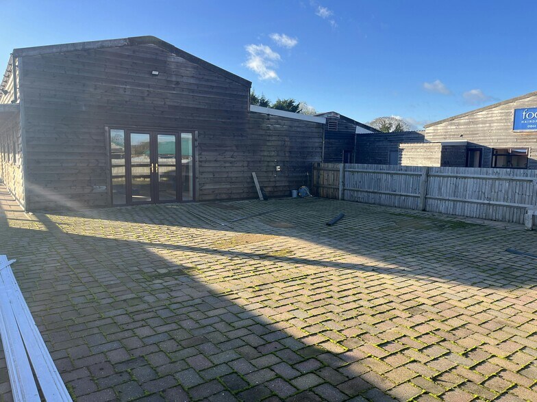 Stanbridge Rd, Haddenham à louer - Photo du bâtiment - Image 2 de 5