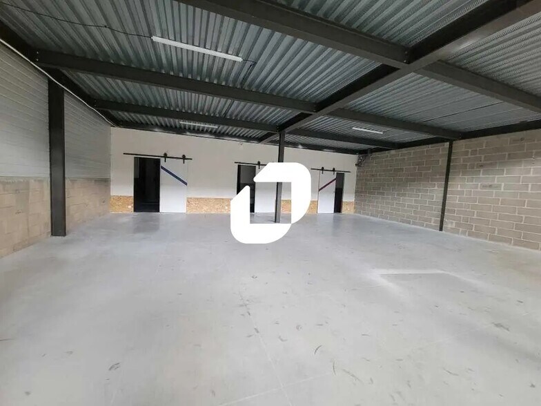 Flex in Marcoussis for sale - Interior Photo - Image 2 of 11