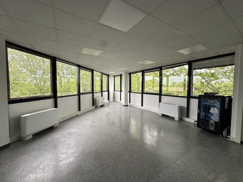 644 L'Occitane, Labège for lease - Building Photo - Image 3 of 6