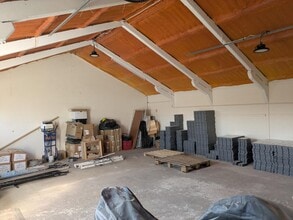 Pennypot Ln, Chobham for lease Interior Photo- Image 2 of 2