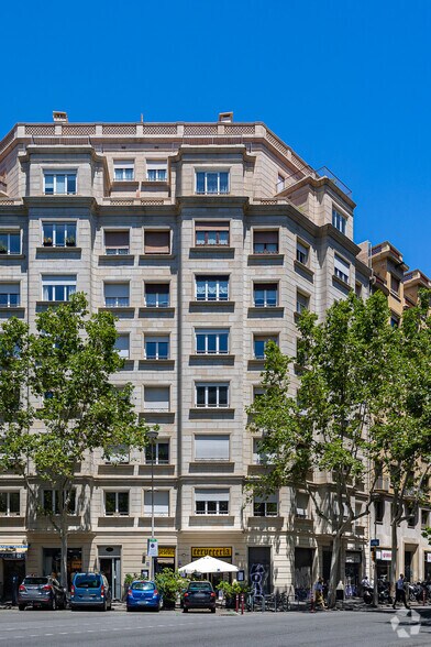 Multifamily in Barcelona, Barcelona for sale - Primary Photo - Image 1 of 2