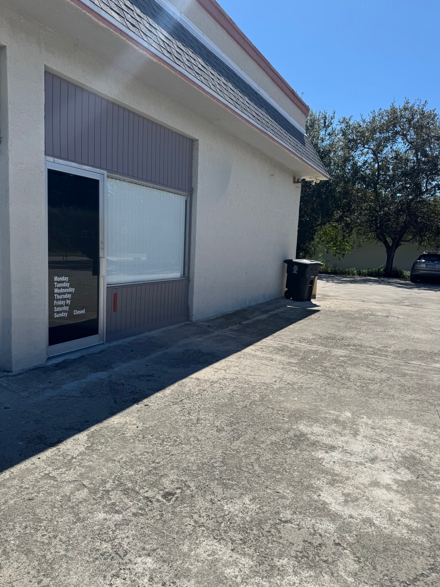 1532 SE Village Green Dr, Port Saint Lucie, FL for lease Interior Photo- Image 1 of 9