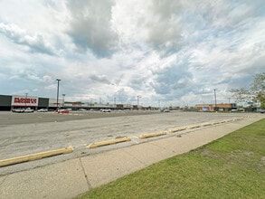 87-125 E 87th St, Chicago, IL for lease Building Photo- Image 1 of 4