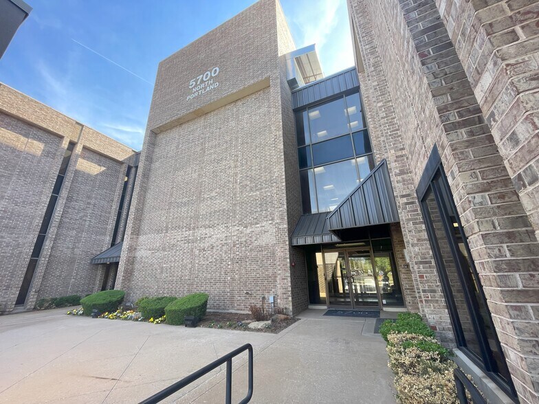5700 N Portland Ave, Oklahoma City, OK à louer - Photo du bâtiment - Image 3 de 10