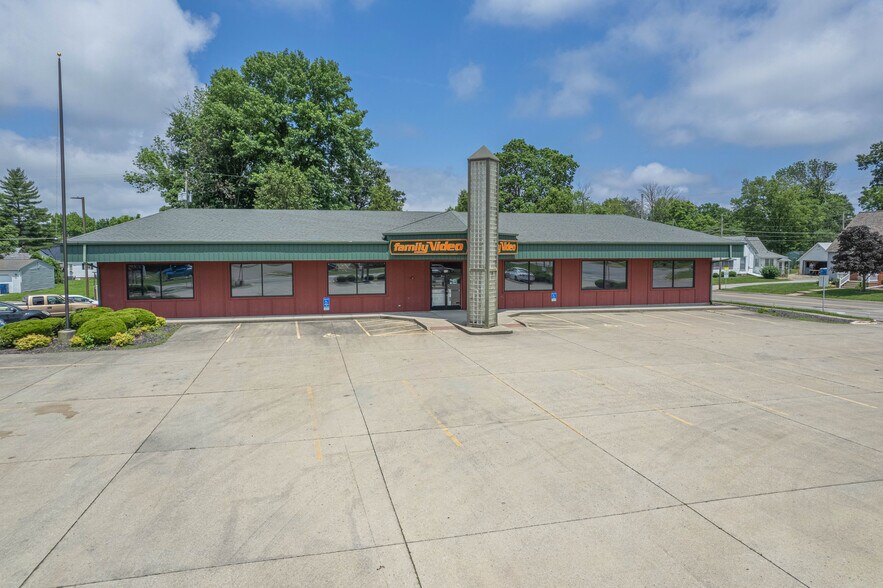 912 E Main St, Olney, IL à louer - Photo du bâtiment - Image 1 de 7