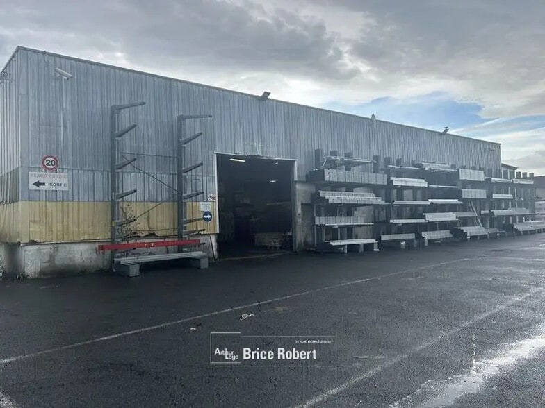 Flex dans Beynost à louer - Photo du bâtiment - Image 1 de 7