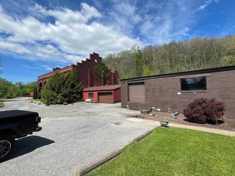 102-103 Hicks Road Rd, Renfrew, PA for sale - Building Photo - Image 3 of 19