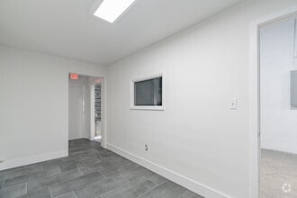 653 W 27th St, Hialeah, FL à louer Photo intérieure- Image 2 de 5