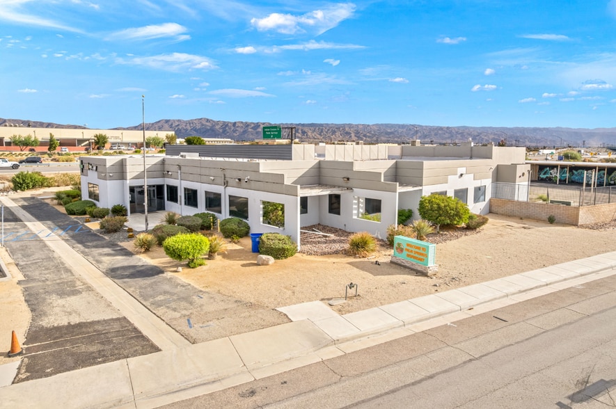 690 W Garnet Ave, Palm Springs, CA for lease - Building Photo - Image 1 of 11
