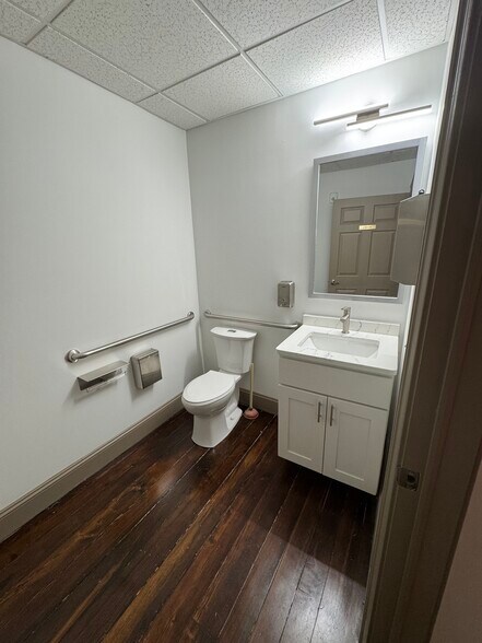 220 Fayetteville St, Raleigh, NC for lease - Building Photo - Image 3 of 8