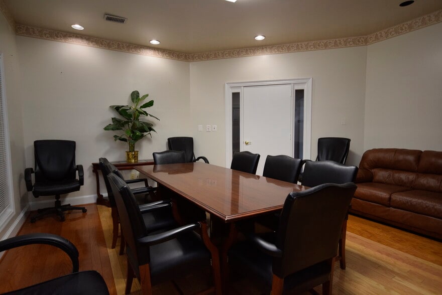 7361 Mcwhorter Pl, Annandale, VA for lease - Interior Photo - Image 3 of 13