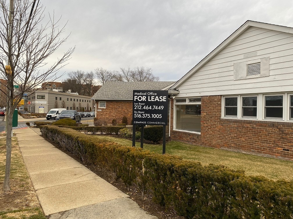 214-02 24th Ave, Flushing, NY for lease Primary Photo- Image 1 of 5