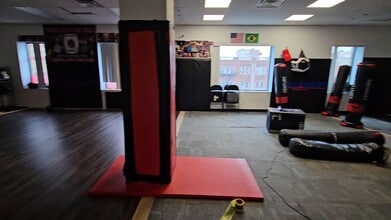 31-21 31st St, Long Island City, NY à louer - Vidéo sur l’inscription commerciale 