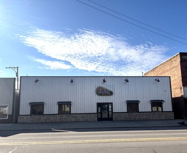 Plus de détails pour 129 N Main St, Wolcottville, IN - Industriel à louer