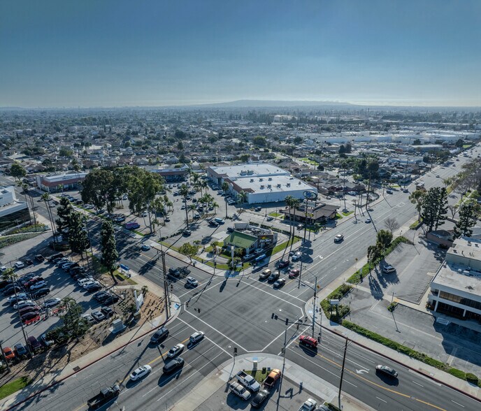 14301-14379 Clark Ave, Bellflower, CA à louer - Photo du bâtiment - Image 2 de 79