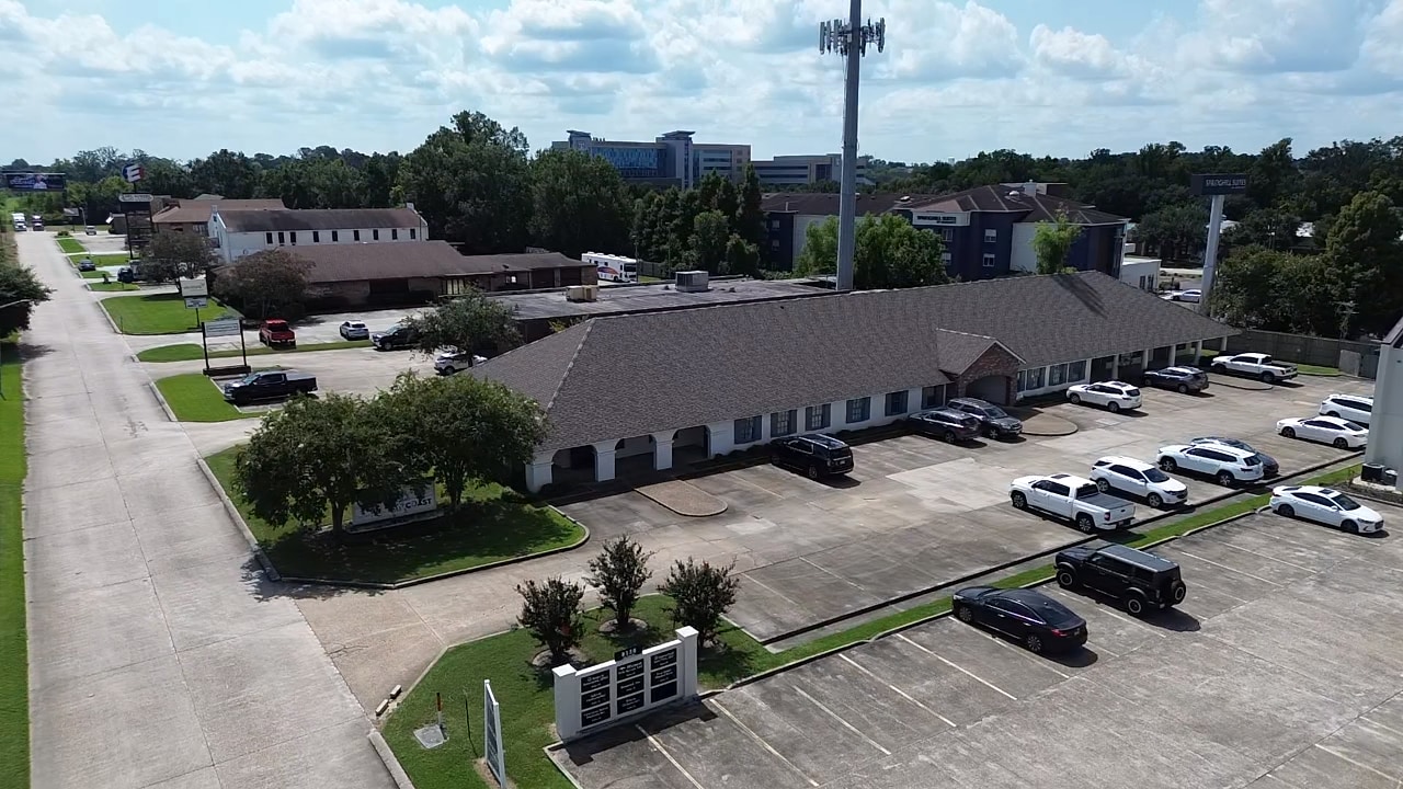 8146 One Calais Pl, Baton Rouge, LA for lease Building Photo- Image 1 of 7