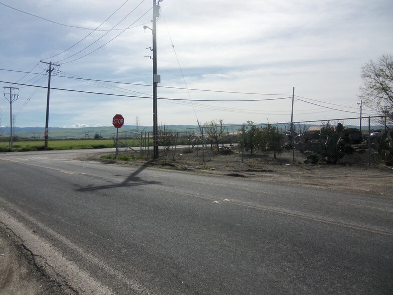 13501 W Grant Line Rd, Tracy, CA à vendre - Photo du bâtiment - Image 2 de 10