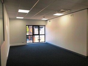 Old Woking Rd, Old Woking for lease Interior Photo- Image 1 of 8